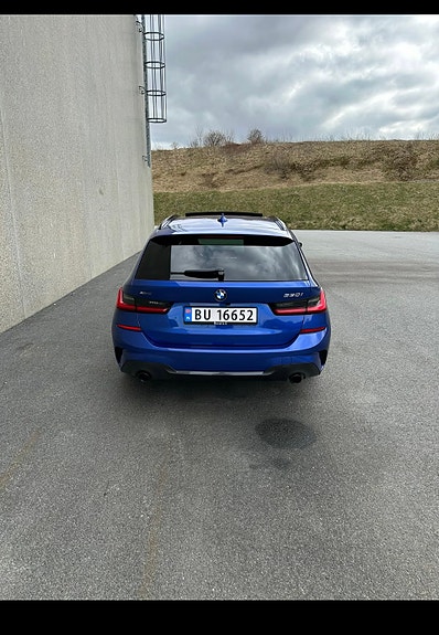 BMW 330i 9 of 23