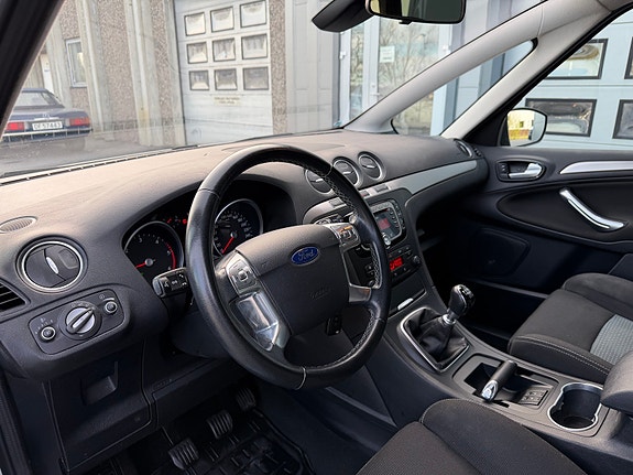 Ford S-MAX 9 of 21