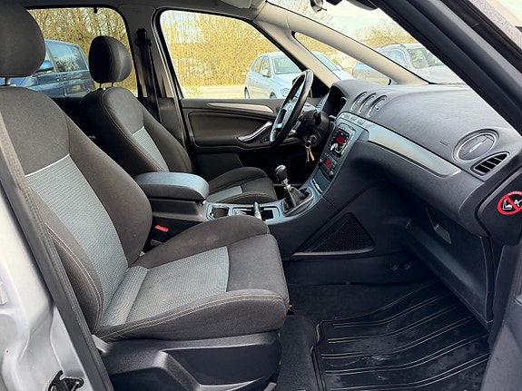 Ford S-MAX 14 of 21