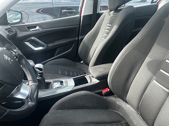 Peugeot 308 3 of 17