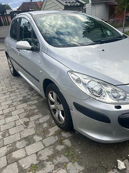 Peugeot 307 2 of 17