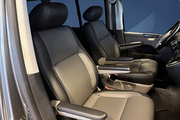 Volkswagen Caravelle 13 of 20