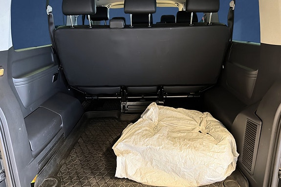 Volkswagen Caravelle 20 of 20
