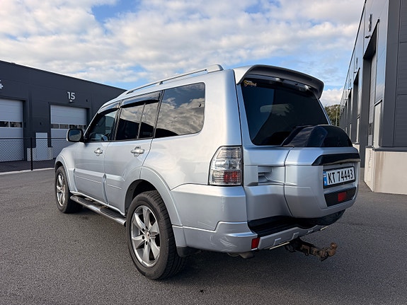 Mitsubishi Pajero 5 of 14