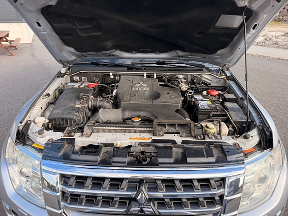Mitsubishi Pajero 8 of 14