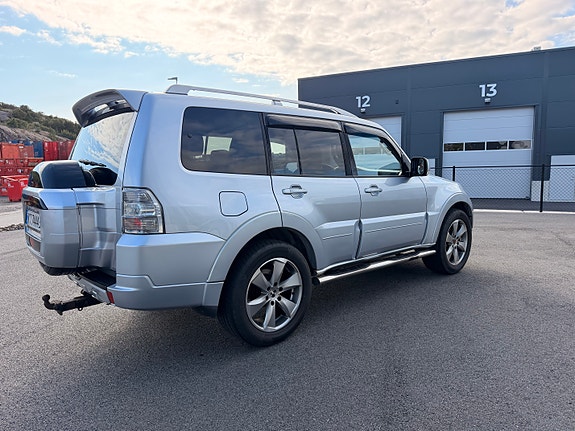 Mitsubishi Pajero 3 of 14