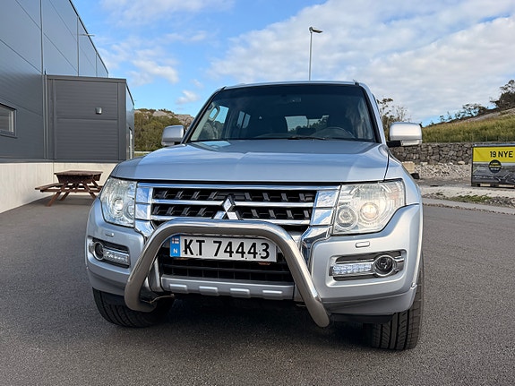Mitsubishi Pajero 7 of 14