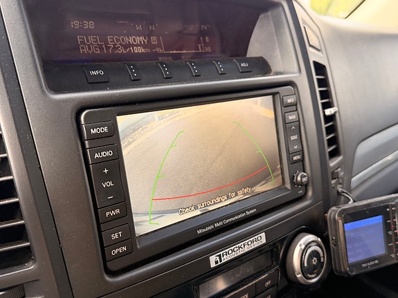 Mitsubishi Pajero 10 of 14