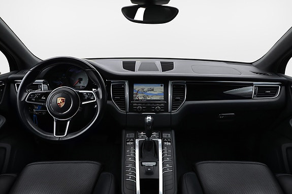 Porsche Macan 16 of 27