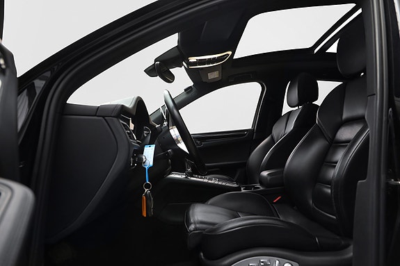 Porsche Macan 13 of 27