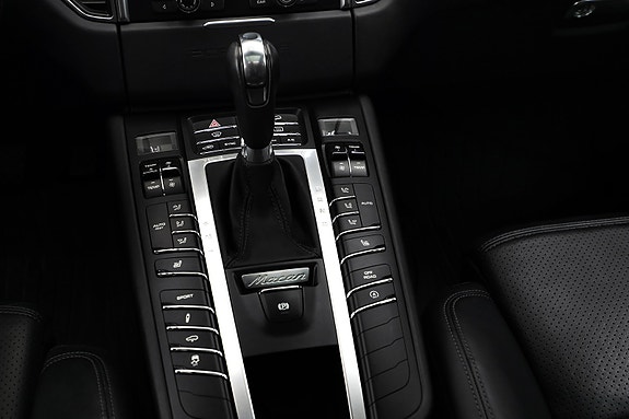Porsche Macan 21 of 27