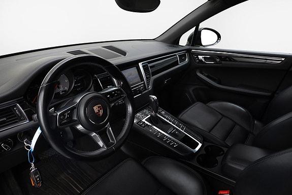 Porsche Macan 11 of 27
