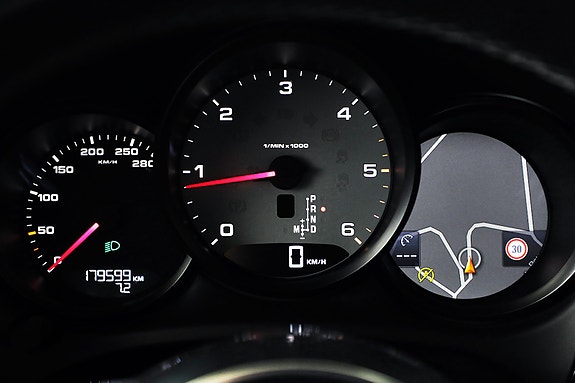 Porsche Macan 18 of 27