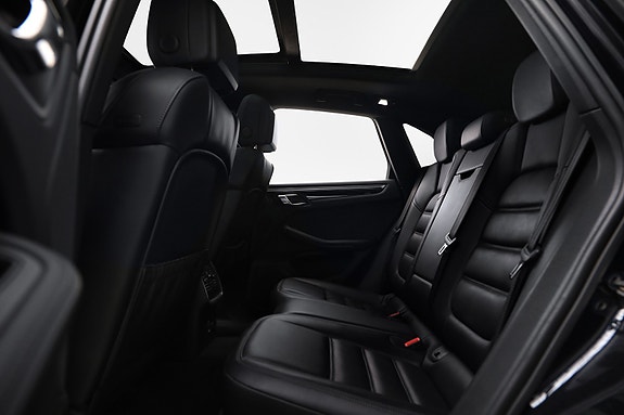 Porsche Macan 14 of 27