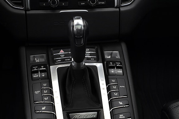Porsche Macan 23 of 27