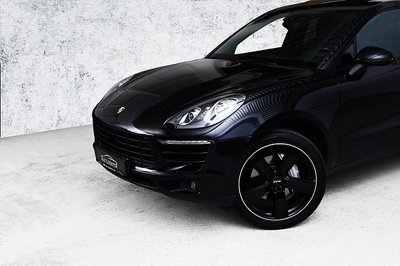 Porsche Macan 4 of 27