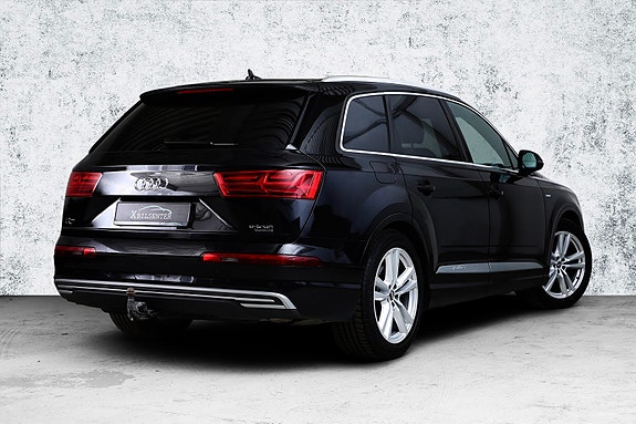 Audi Q7 2 of 30
