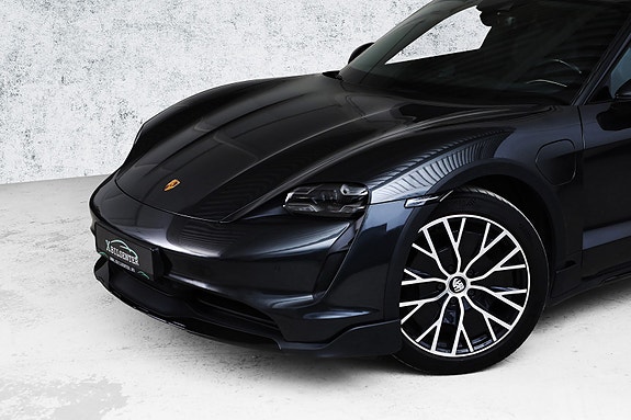 Porsche Taycan Cross Turismo 3 of 30