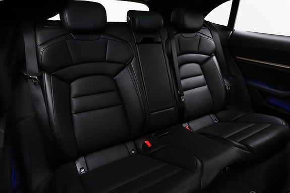Porsche Taycan Cross Turismo 14 of 30