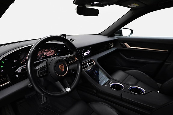 Porsche Taycan Cross Turismo 9 of 30