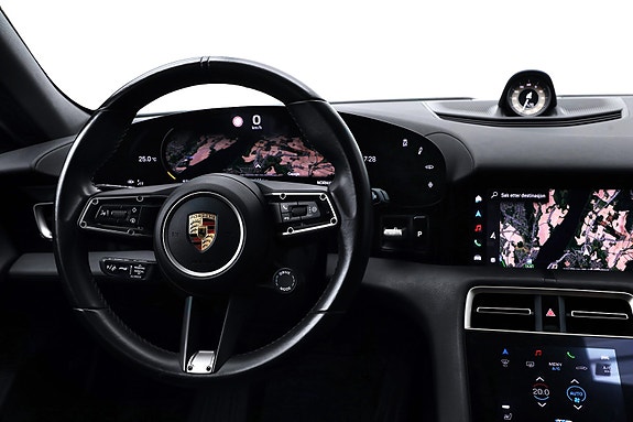 Porsche Taycan Cross Turismo 16 of 30