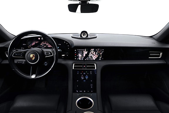 Porsche Taycan Cross Turismo 15 of 30