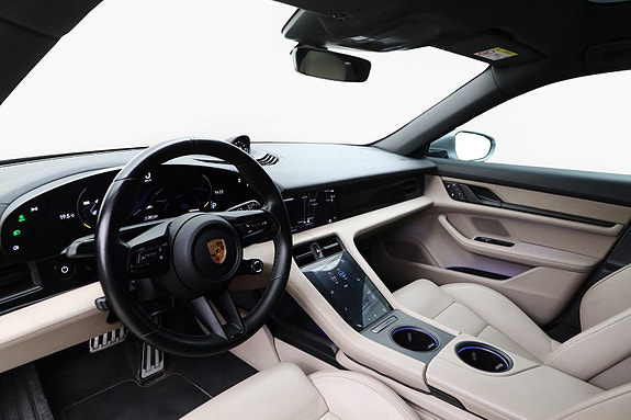 Porsche Taycan Sport Turismo 12 of 30
