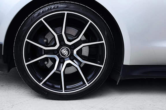 Porsche Taycan Sport Turismo 10 of 30