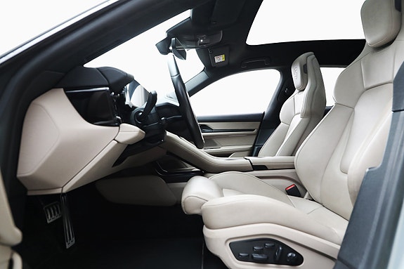 Porsche Taycan Sport Turismo 13 of 30