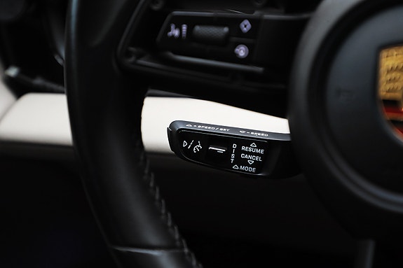 Porsche Taycan Sport Turismo 19 of 30