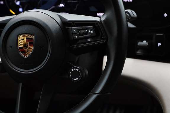 Porsche Taycan Sport Turismo 18 of 30