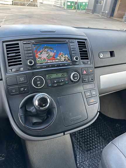 Volkswagen Multivan 28 of 30