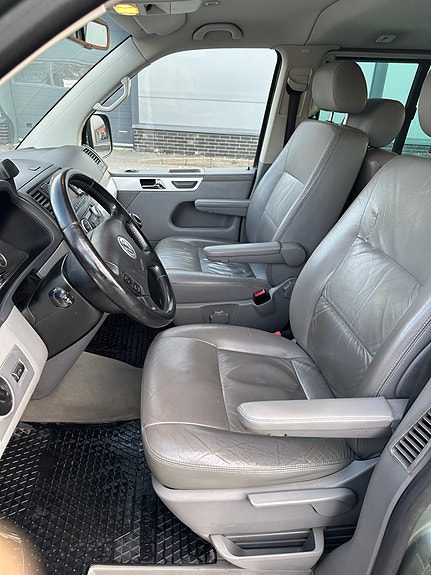 Volkswagen Multivan 27 of 30
