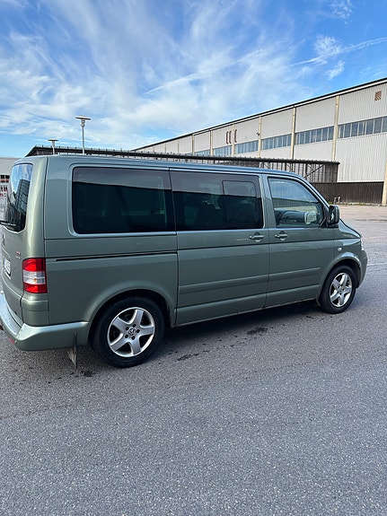 Volkswagen Multivan 9 of 30