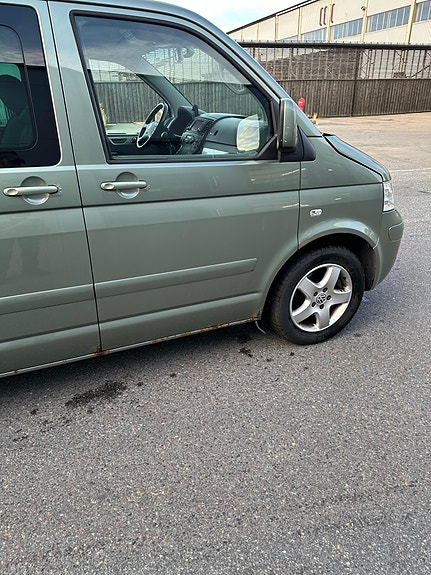 Volkswagen Multivan 2 of 30