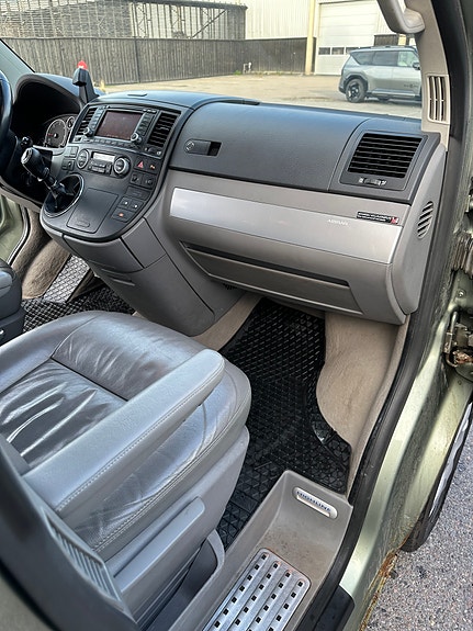 Volkswagen Multivan 18 of 30