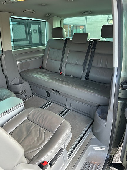 Volkswagen Multivan 23 of 30