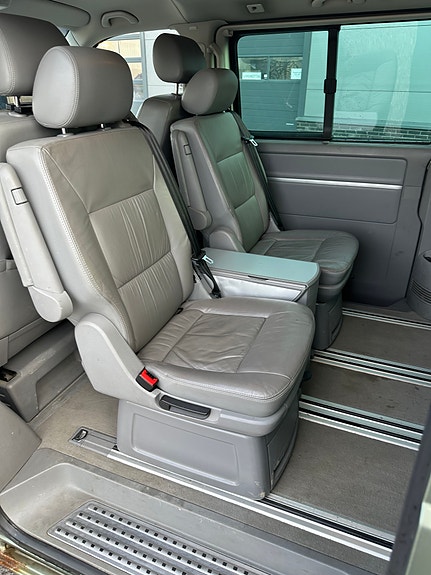 Volkswagen Multivan 25 of 30