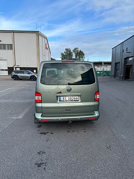 Volkswagen Multivan 13 of 30