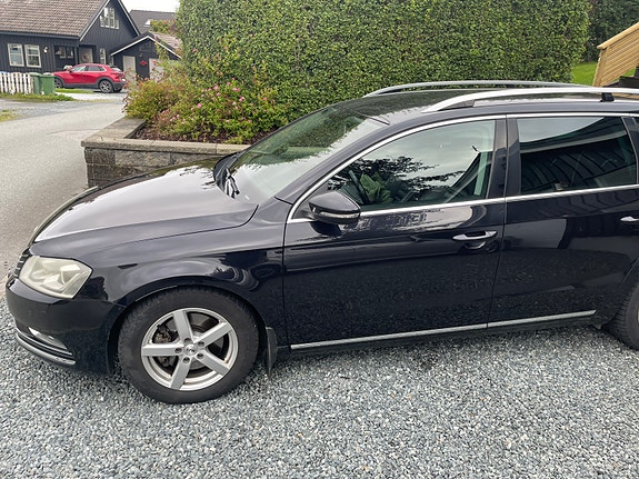 Volkswagen Passat 2 of 11