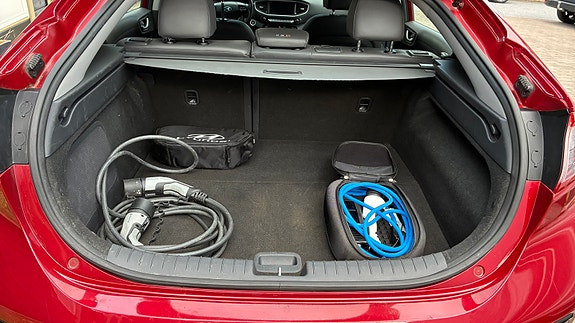 Hyundai IONIQ 28 of 28