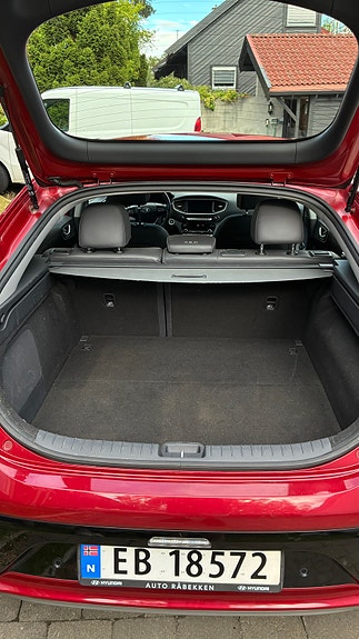 Hyundai IONIQ 27 of 28