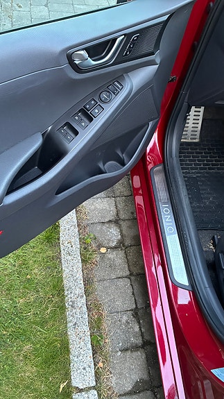Hyundai IONIQ 20 of 28