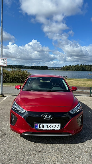 Hyundai IONIQ 2 of 28