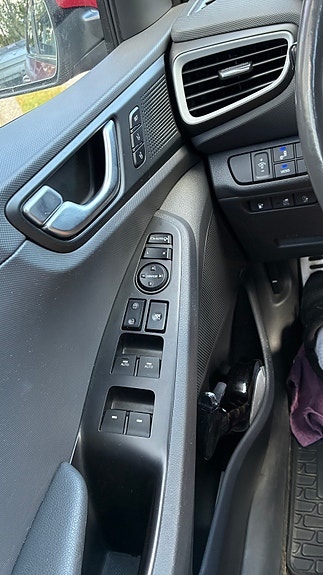 Hyundai IONIQ 16 of 28