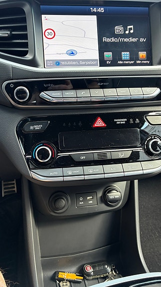 Hyundai IONIQ 18 of 28