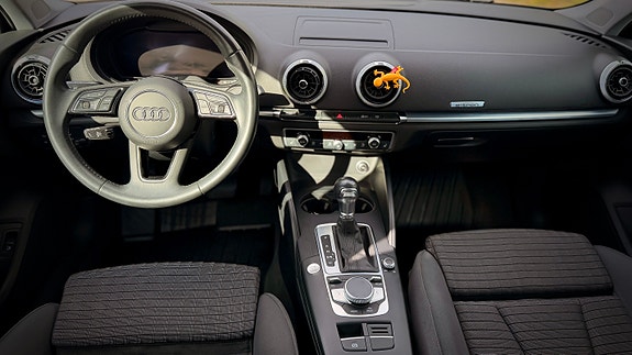 Audi e-tron 10 of 22