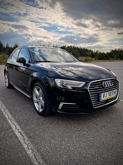 Audi e-tron 8 of 22