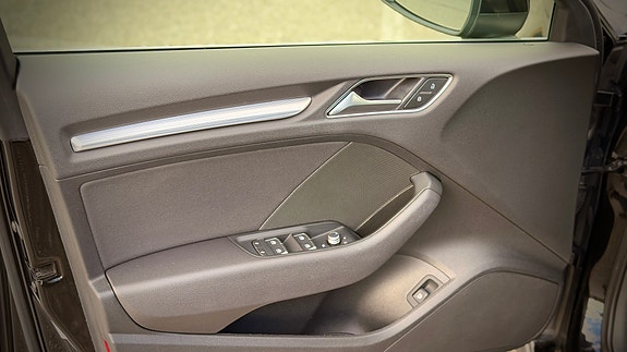Audi e-tron 14 of 22