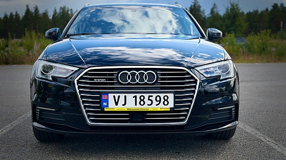 Audi e-tron 2 of 22